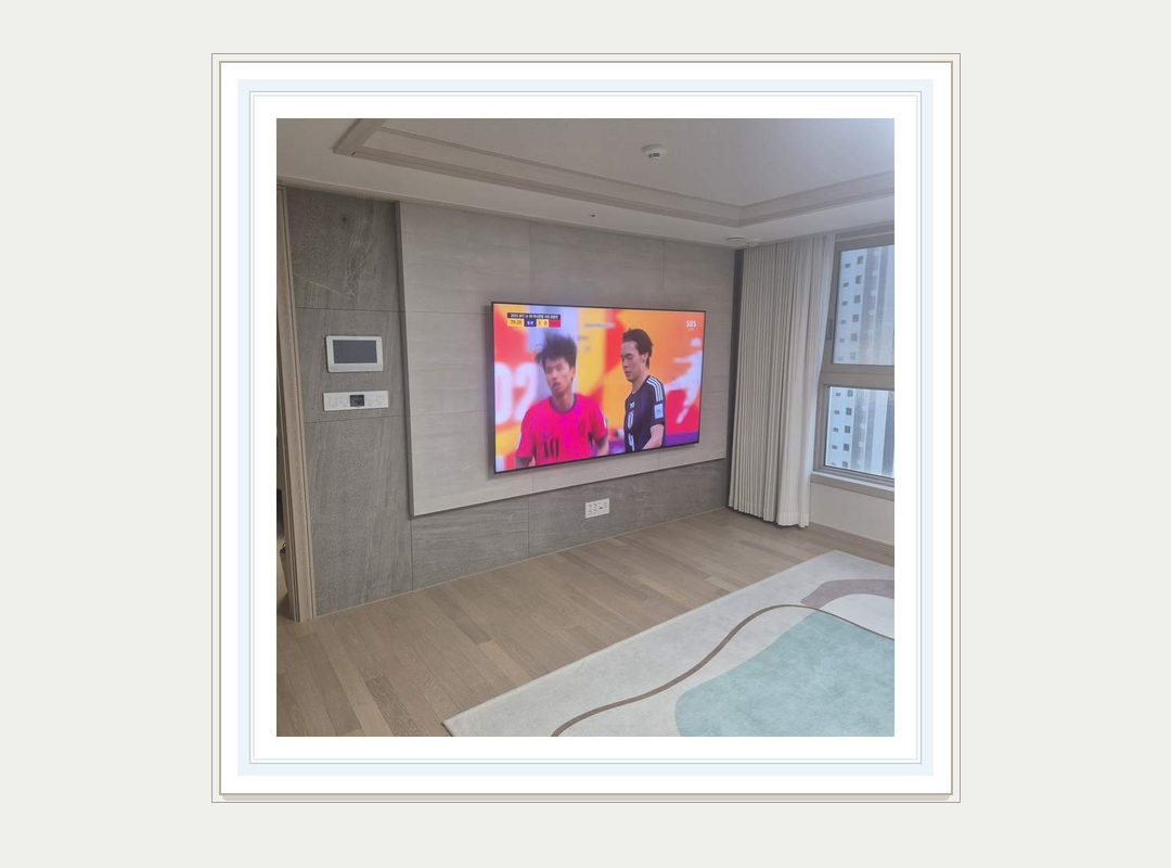 일반 벽걸이TV 설치 참고 사진 1 · 브라켓과 화면 위치