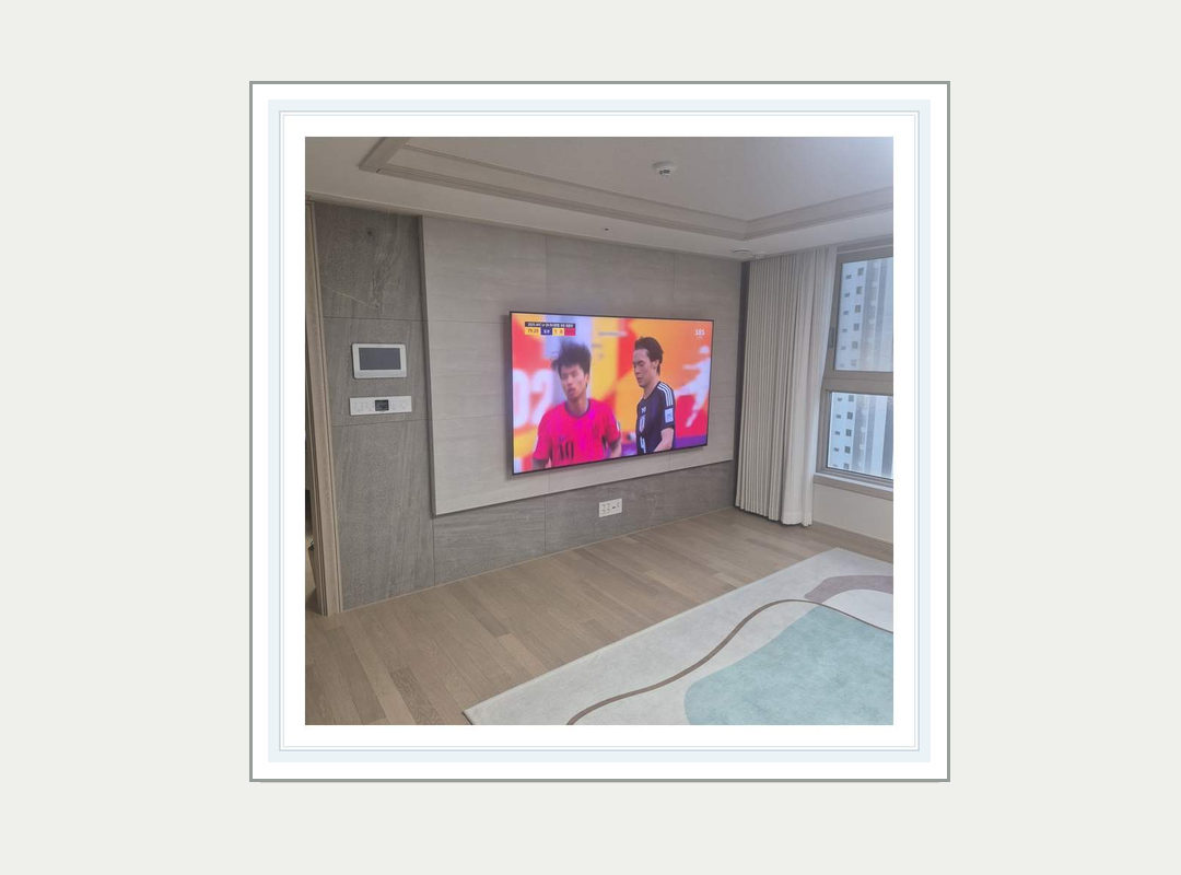 일반 벽걸이TV 설치 참고 사진 1 · 브라켓과 화면 위치