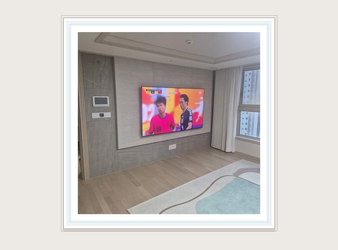 벽걸이TV 일반 설치 참고 사진 3 · 전선 정리와 설치 마감