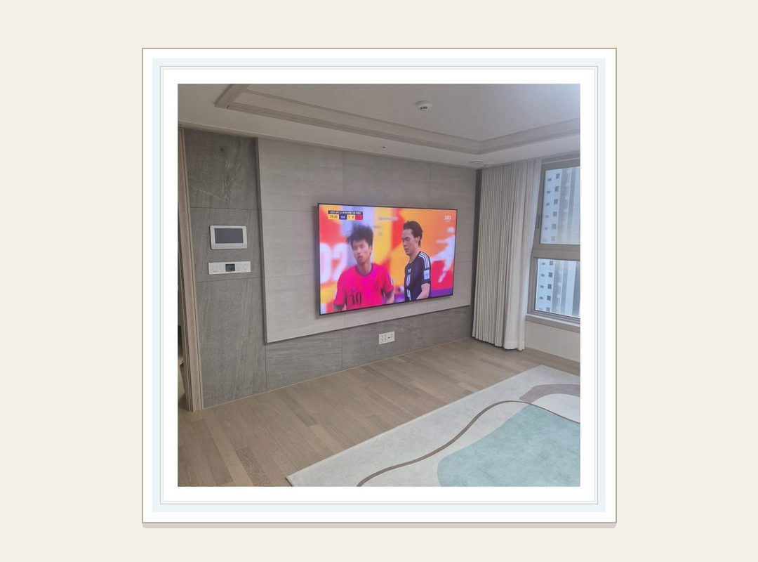 일반 벽걸이TV 설치 참고 사진 1 · 브라켓과 화면 위치