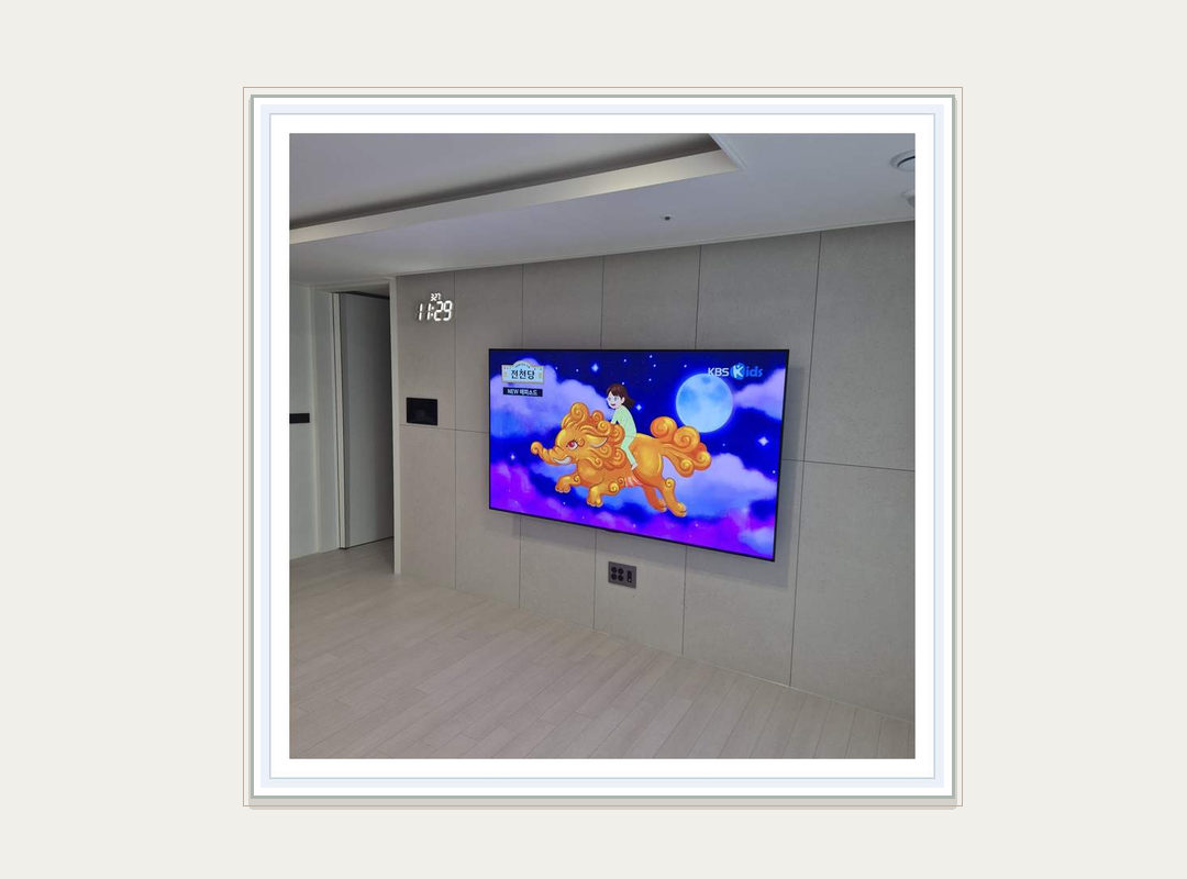 일반 벽걸이TV 설치 참고 사진 1 · 브라켓과 화면 위치